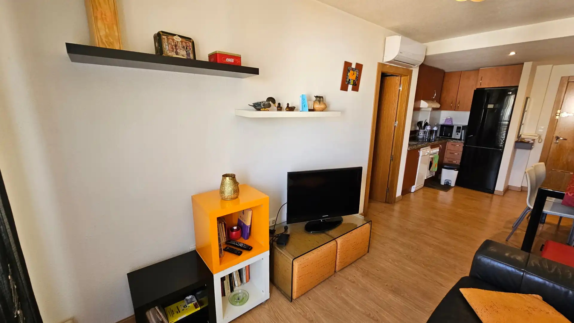 Living room of Flat for rent in El Campello  with Air Conditioner, Heating and Parquet flooring