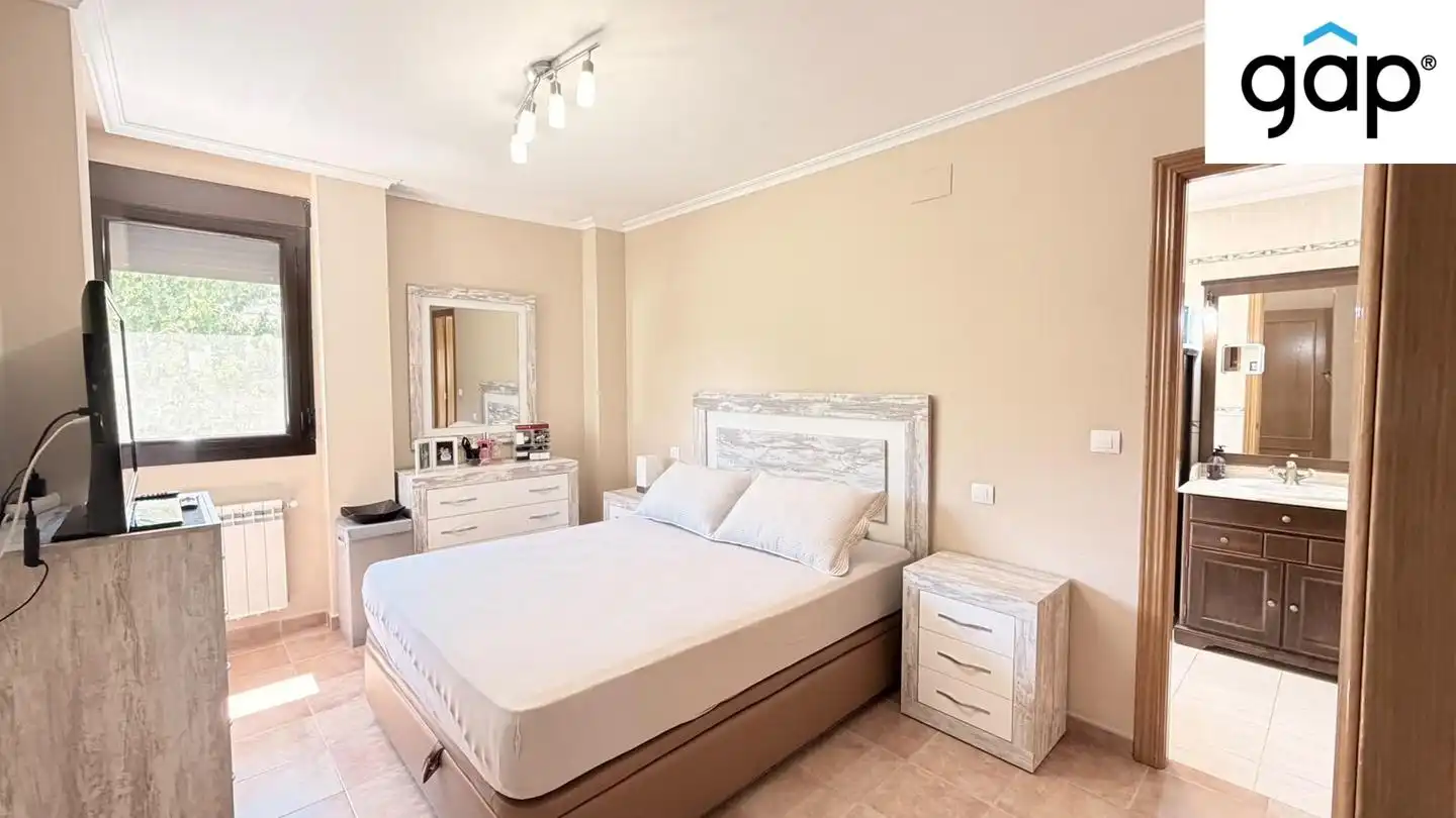 Bedroom of Houses for sale in Arcas del Villar  with Heating, Private garden and Furnished