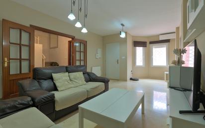 Living room of Single-family semi-detached for sale in Cúllar Vega  with Air Conditioner, Heating and Private garden