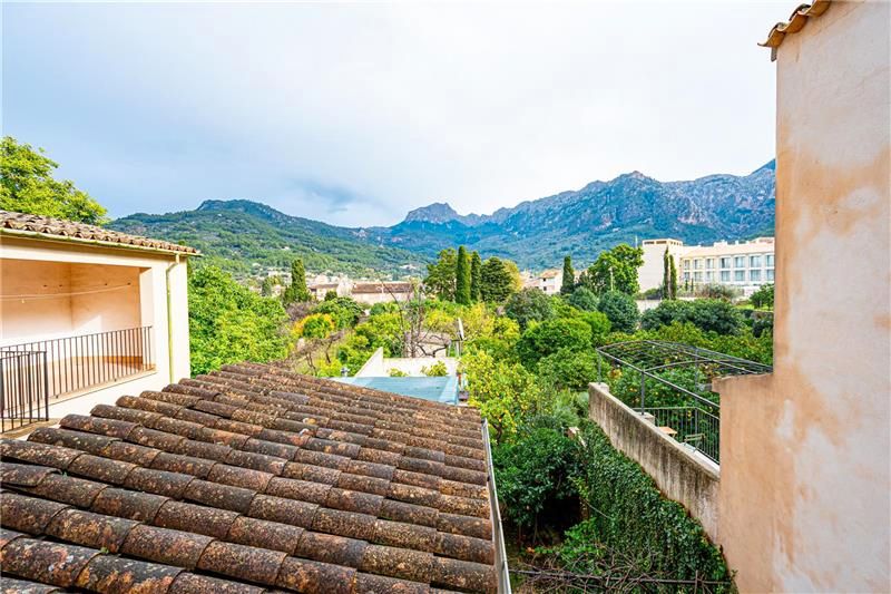 Vista exterior de Casa adosada en venda en Sóller amb Terrassa