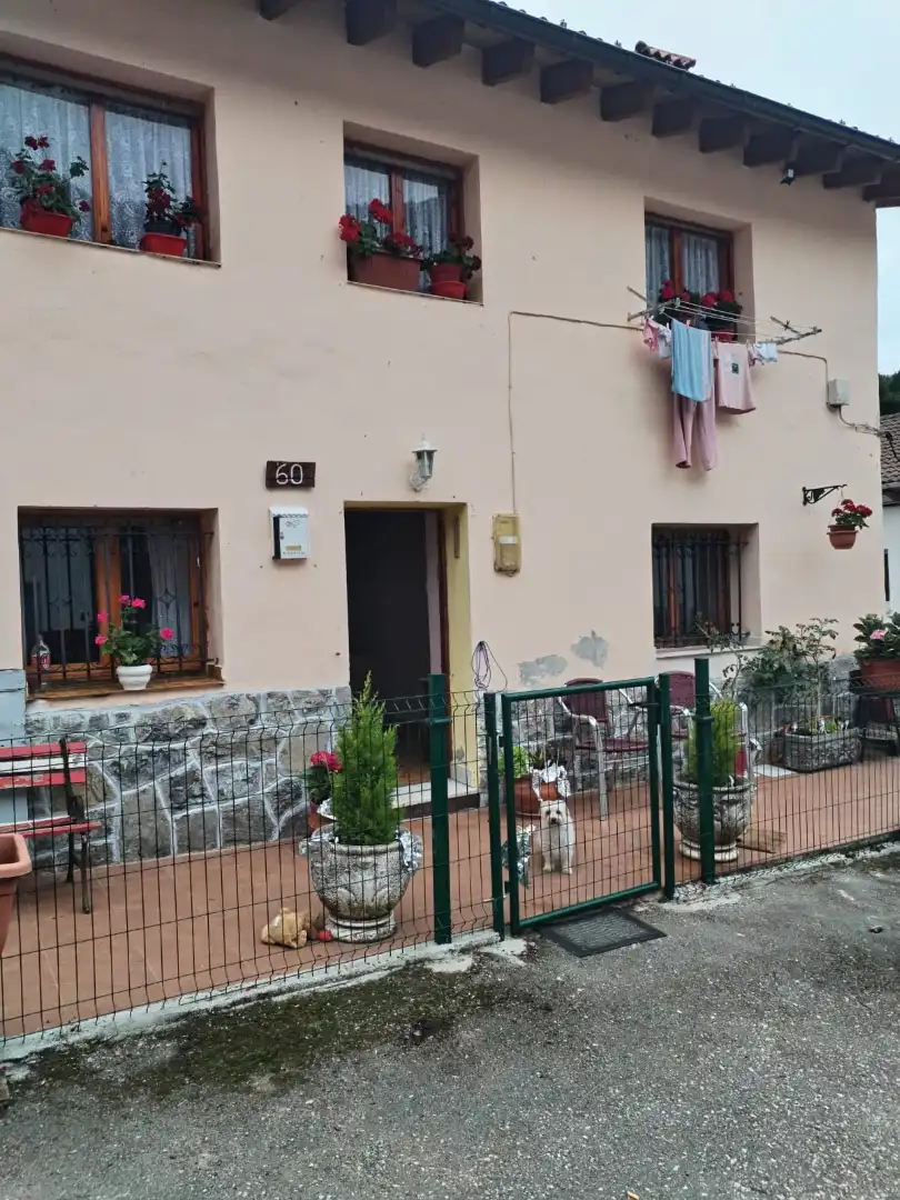 Vista exterior de Casa adosada en venda en Caso amb Moblat