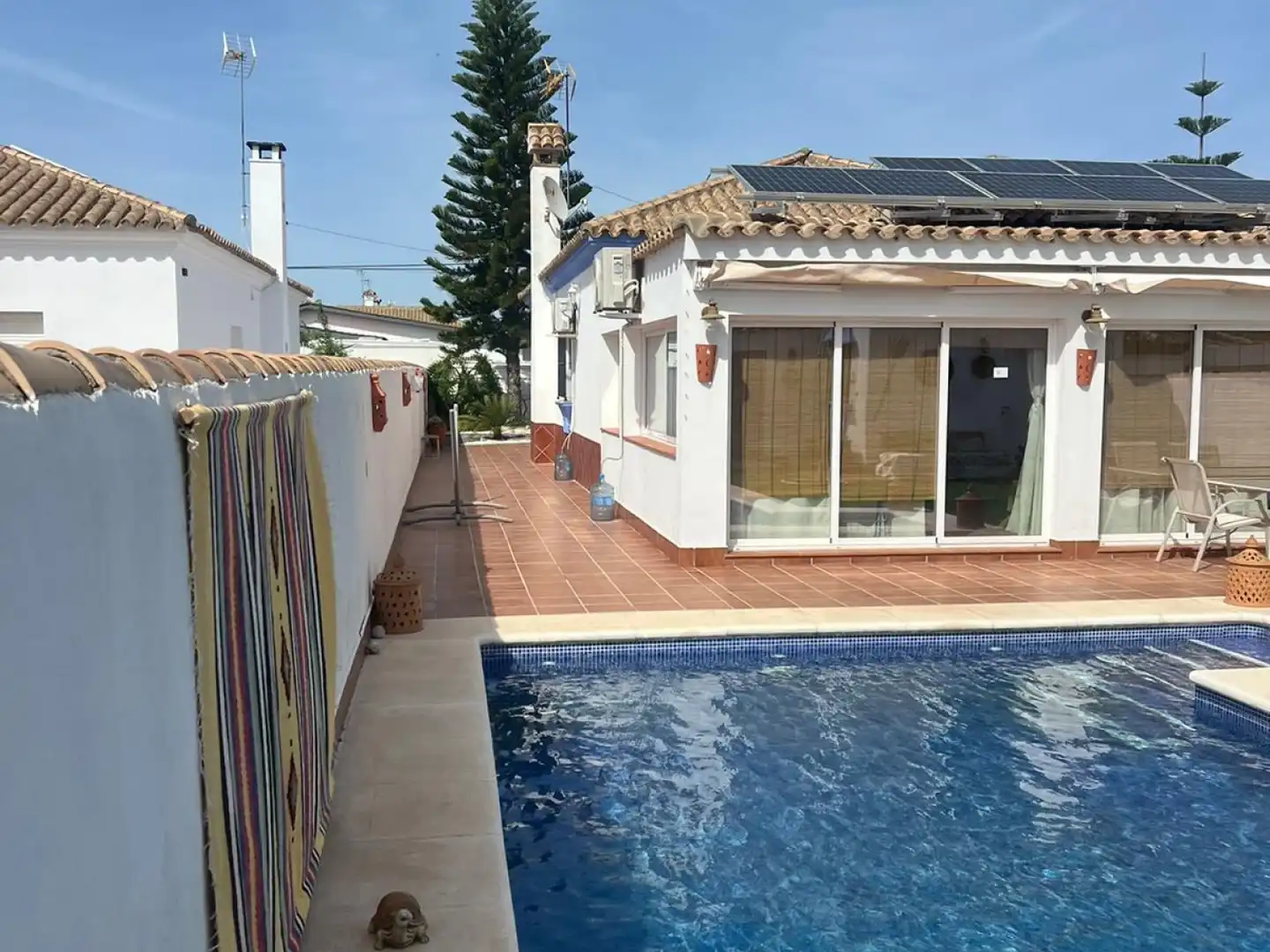 Exterior view of Houses for sale in Chiclana de la Frontera  with Storage room, Swimming Pool and Oven