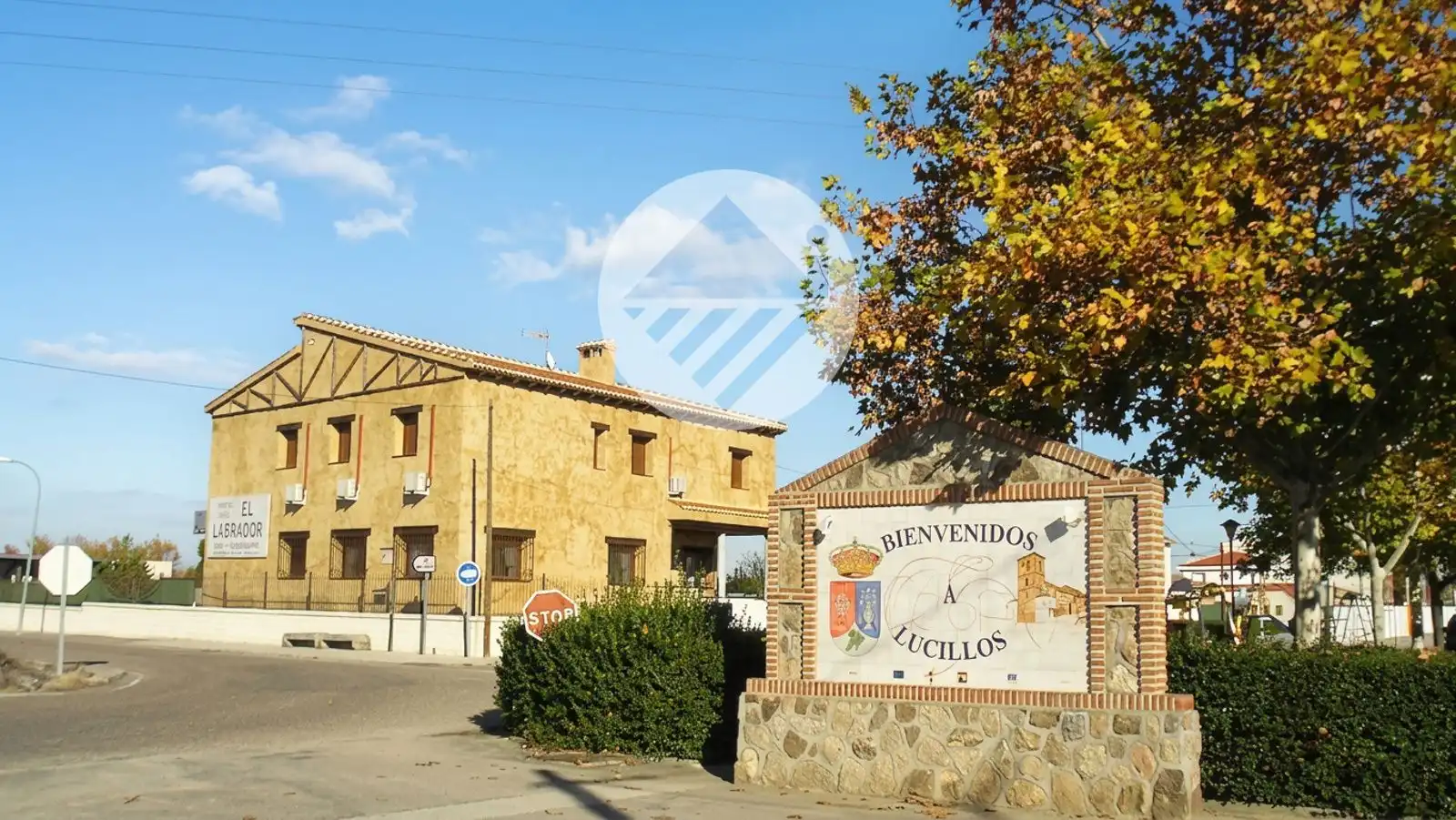 Exterior view of Houses for sale in Lucillos  with Air Conditioner and Heating