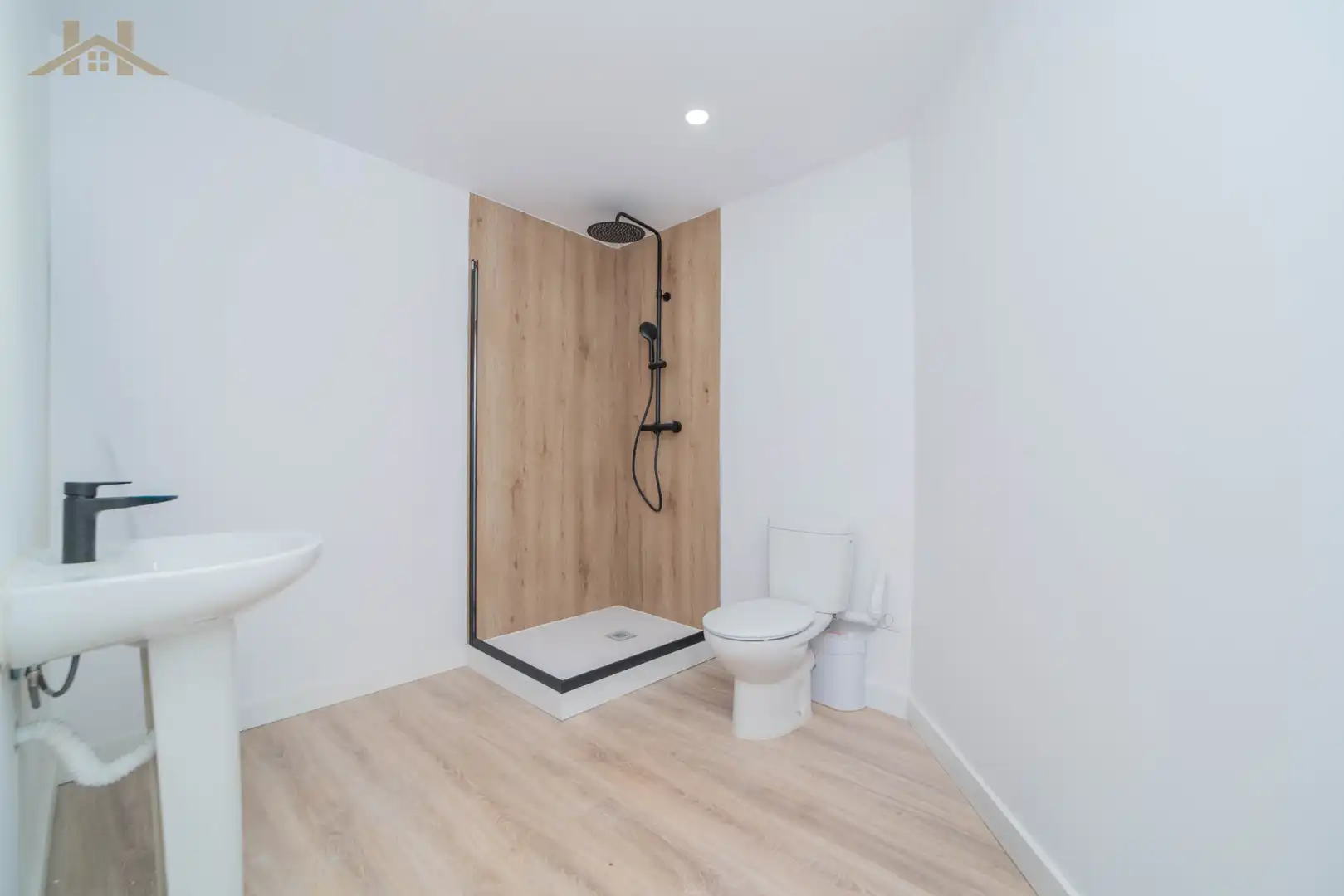 Bathroom of Flat for sale in Pinto  with Air Conditioner, Heating and Oven