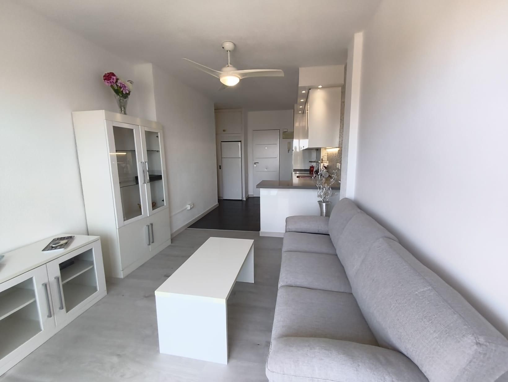 Sala d'estar de Apartament en venda en Fuengirola amb Aire condicionat, Calefacció i Terrassa
