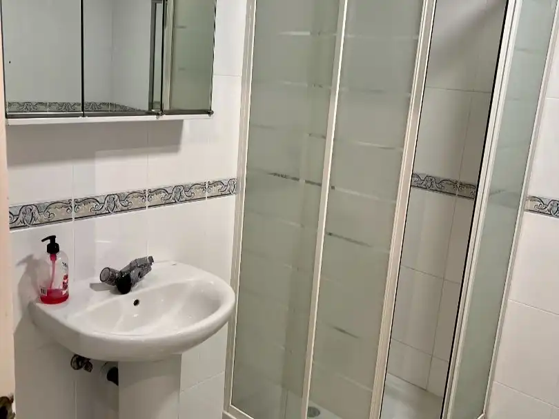 Badezimmer von Wohnungen zur Miete in La Colina
