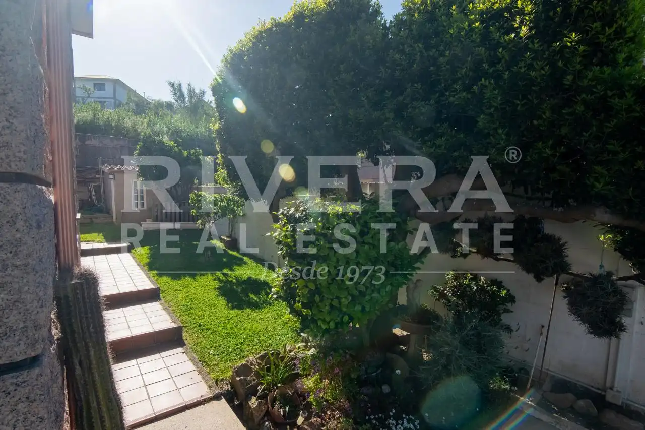 Vista exterior de Casa o xalet en venda en Redondela amb Calefacció i Jardí privat