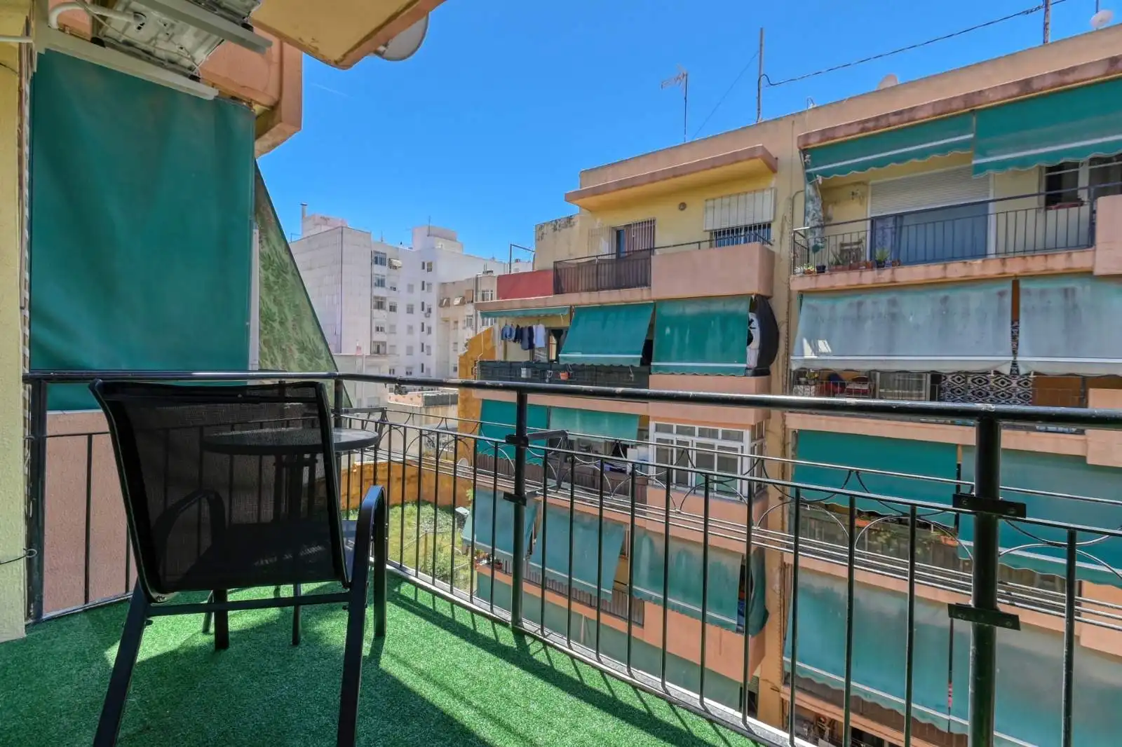 Exterior view of Flat for share in Alicante / Alacant  with Air Conditioner and Furnished