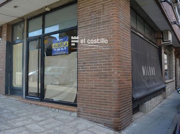 Locale commerciale in affitto a Padre Segundo