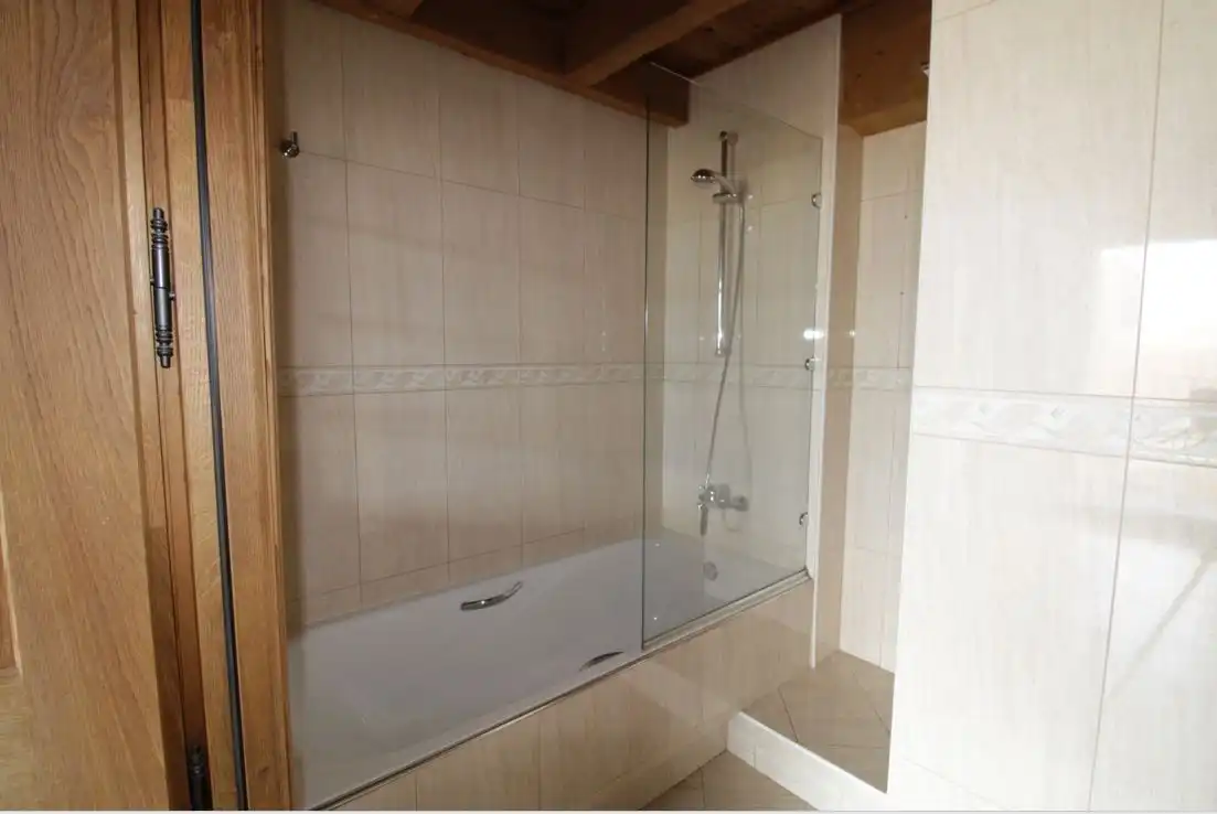 Badezimmer von Gebäude zur Miete in Garriguella