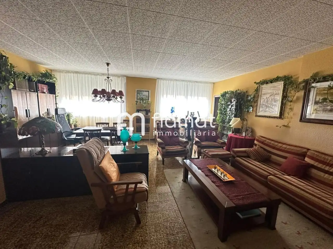 Sala de estar de Edificio en venta en Santa Coloma de Gramenet