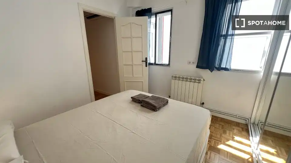 Bedroom of Flat for rent in Madrid  with Air Conditioner, Heating and Furnished