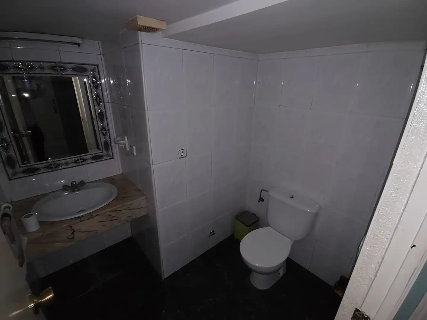Baño de Local de alquiler en Jaén con Aire acondicionado