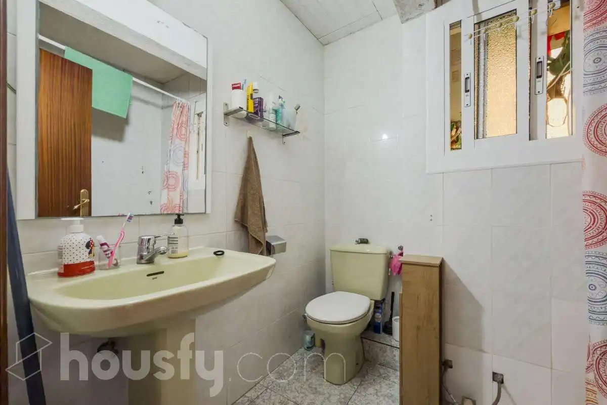 Bany de Pis en venda en Badalona amb Aire condicionat, Terrassa i Balcó