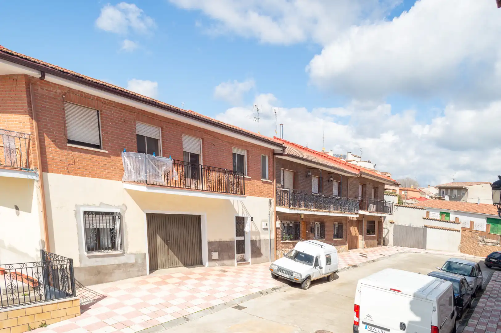 Vista exterior de Apartamento en venta en Fontanar con Parquet, Trastero y Piscina comunitaria