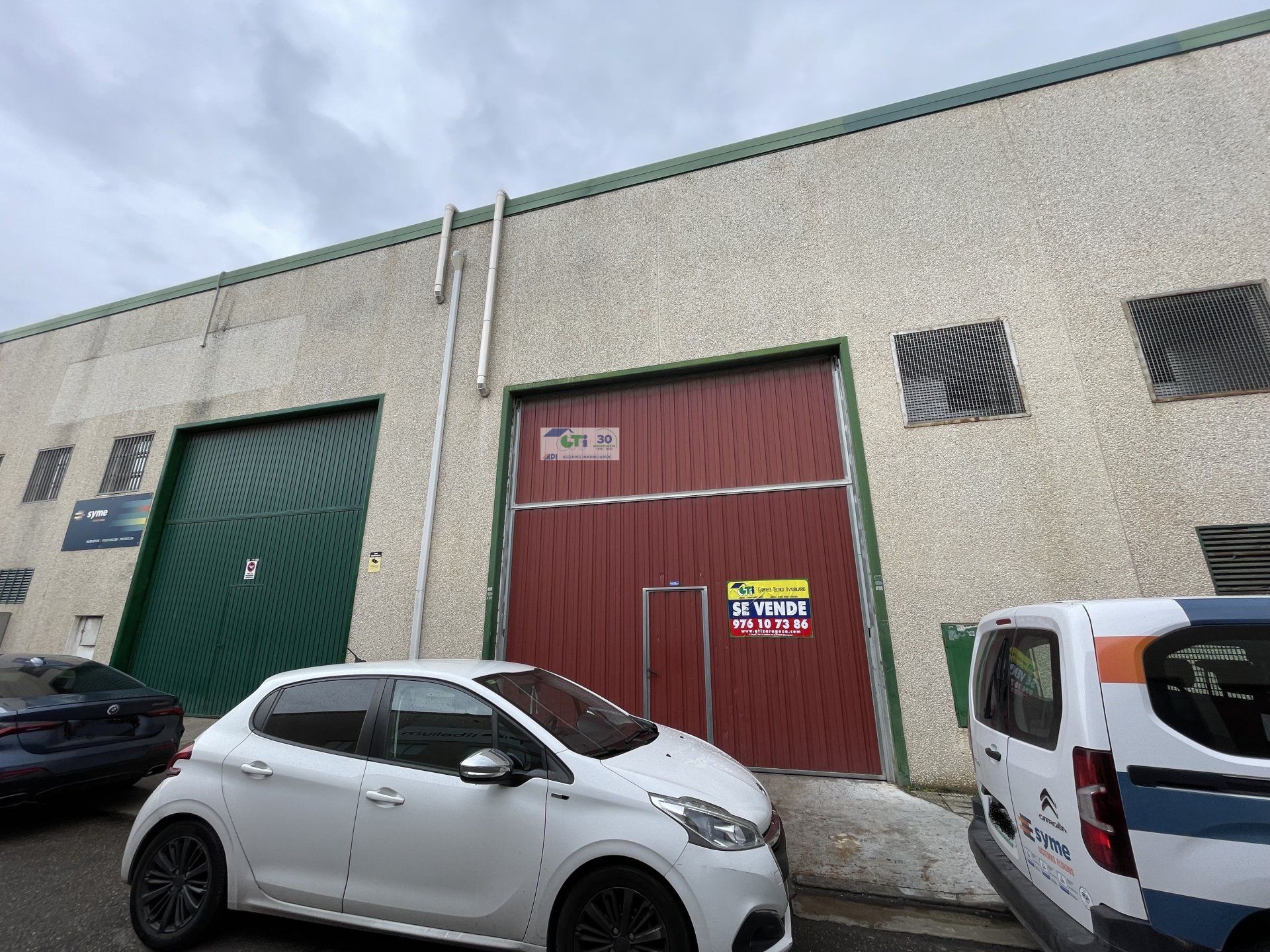 Vista exterior de Nau industrial en venda en  Zaragoza Capital