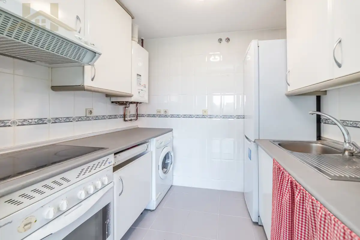 Kitchen of Flat for sale in Torrejón de Ardoz  with Air Conditioner, Heating and Private garden