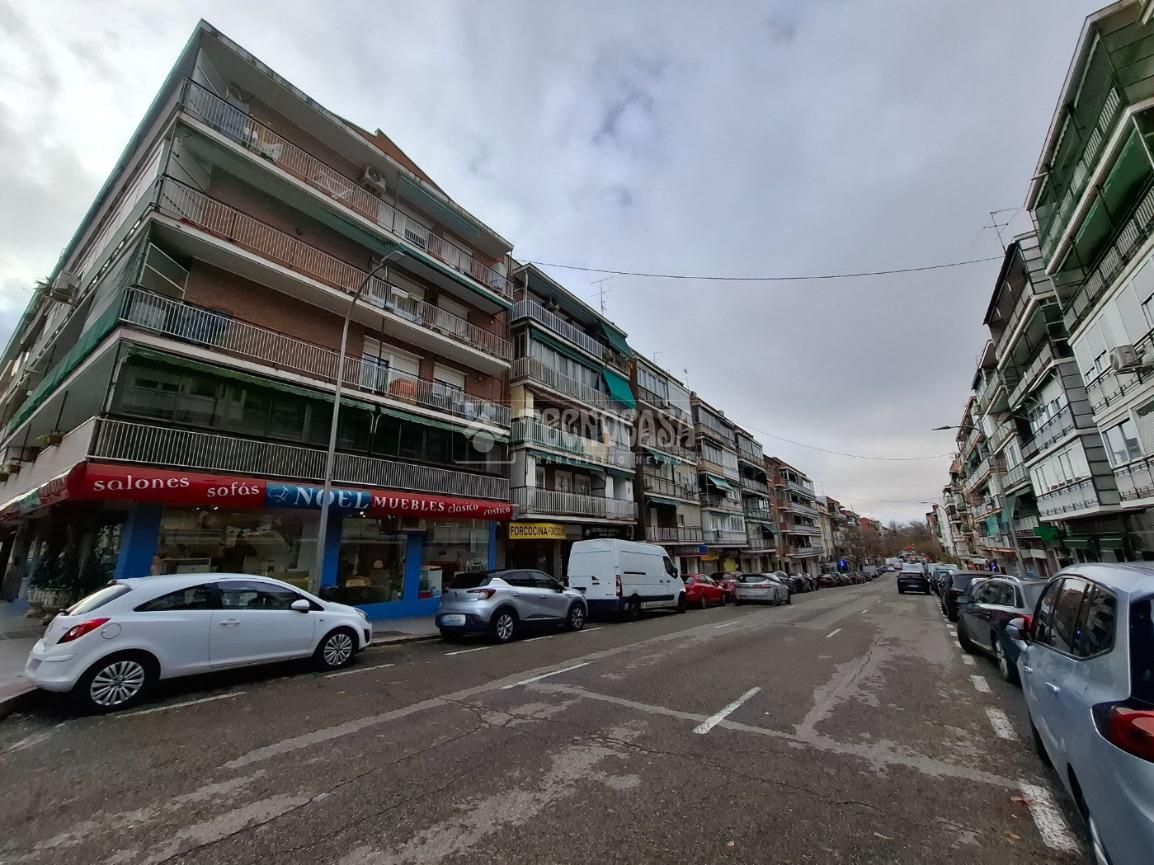 Vista exterior de Local en venda en  Madrid Capital