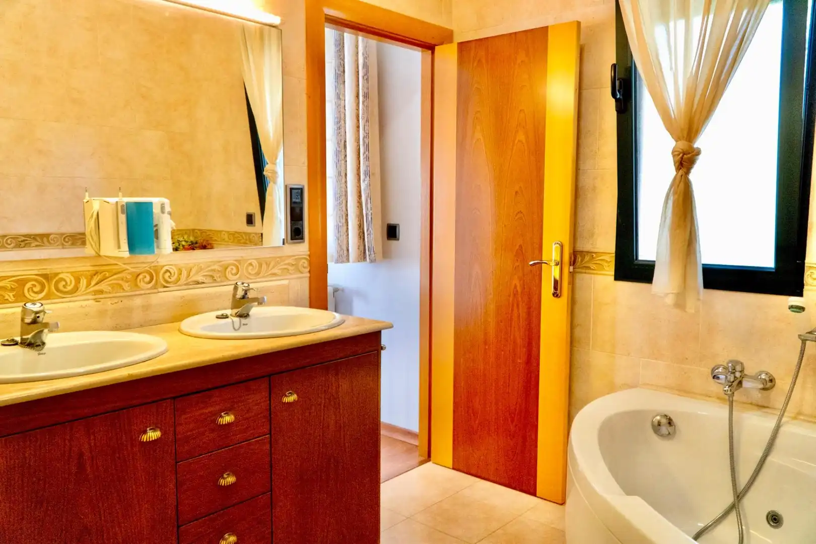 Bathroom of Houses for sale in Cocentaina  with Heating, Private garden and Parquet flooring