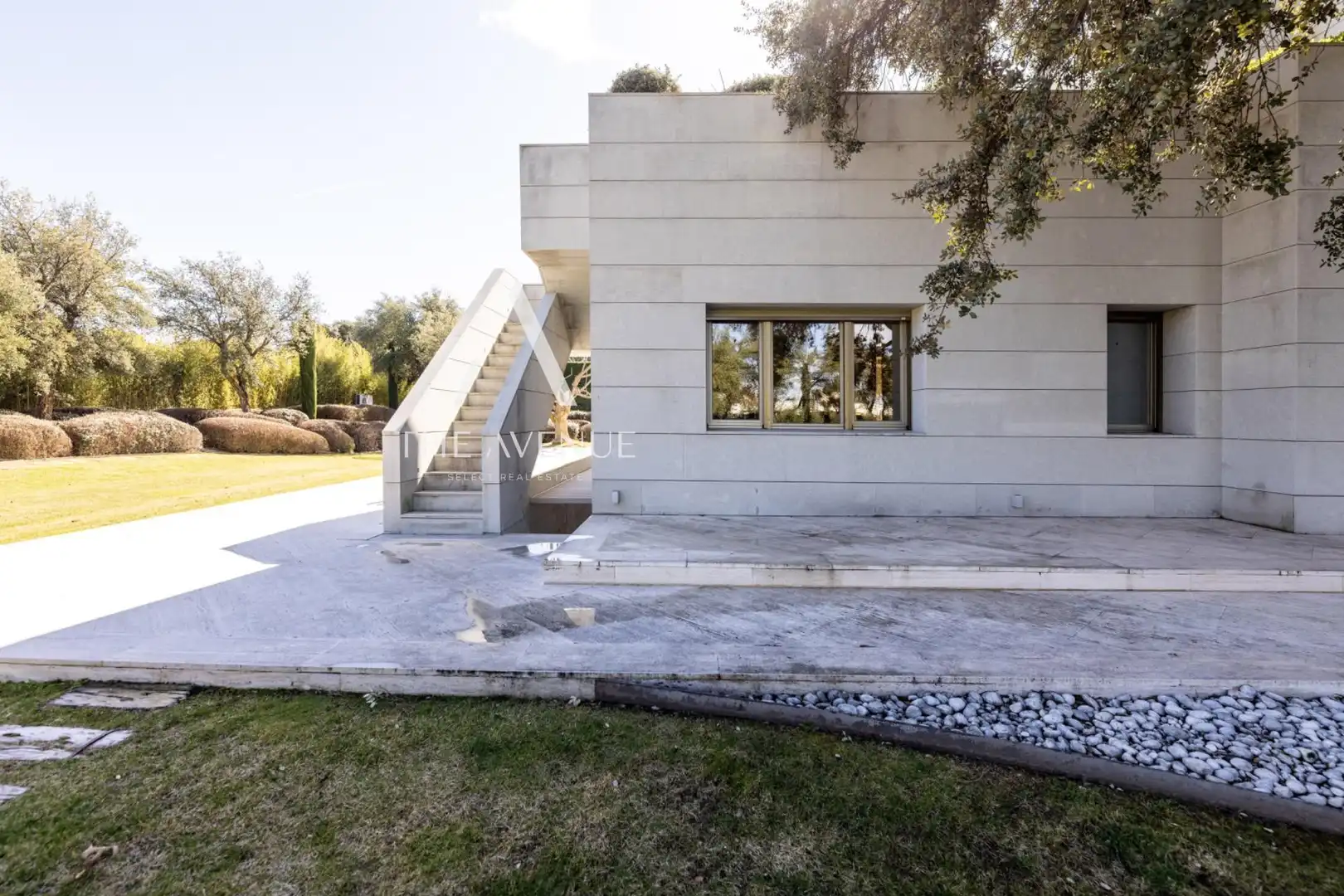Vista exterior de Casa o xalet en venda en Pozuelo de Alarcón amb Aire condicionat, Calefacció i Jardí privat