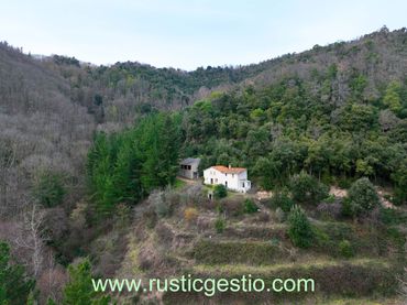 Casa rústica amb balcó en venda a GI-542 20