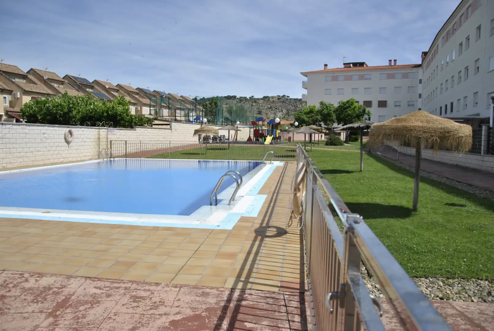 Piscina de Piso de alquiler en Plasencia con Aire acondicionado, Calefacción y Jardín privado