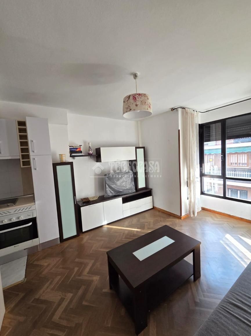 Living room of Flat for sale in  Madrid Capital