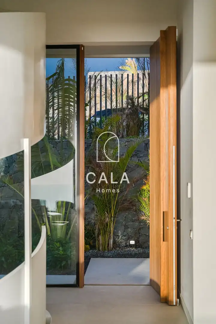 Vista exterior de Casa o xalet en venda en Guía de Isora amb Aire condicionat, Calefacció i Terrassa