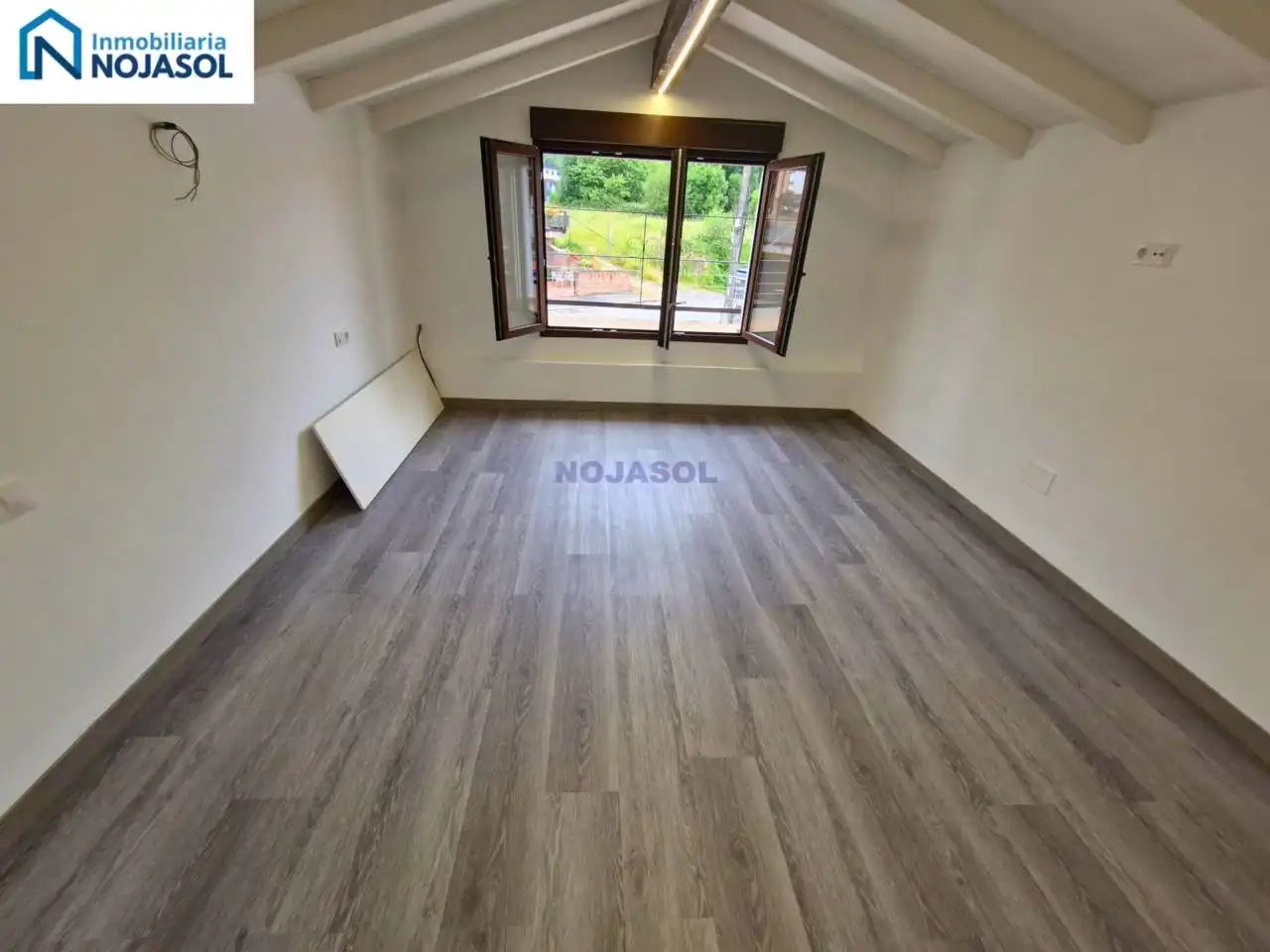 Sala d'estar de Casa adosada en venda en Ramales de la Victoria amb Calefacció i Terrassa