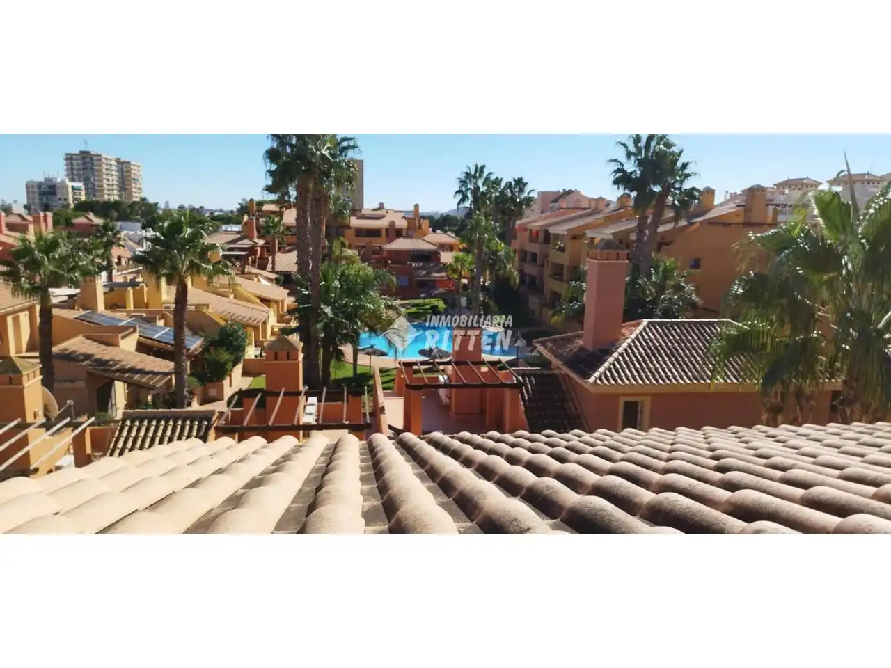 Vista exterior de Ático en venta en Cartagena con Terraza, Balcón y Piscina comunitaria