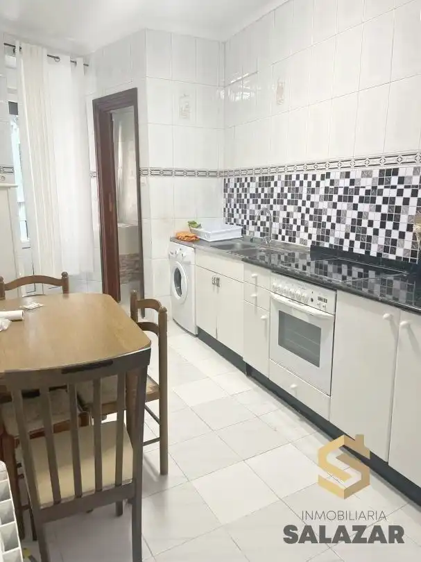 Flat with terrace to rent in Barrenkale, imagen 5