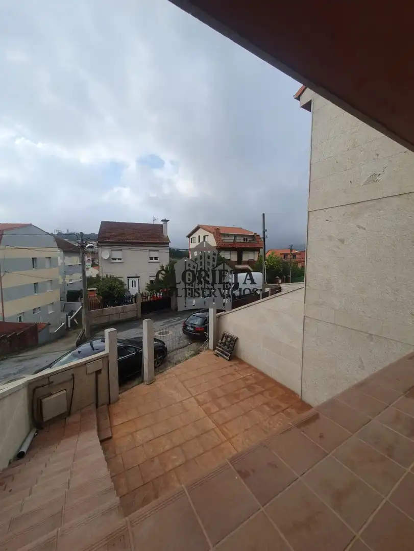 Vista exterior de Casa adosada en venta en Vigo  con Calefacción, Parquet y Terraza