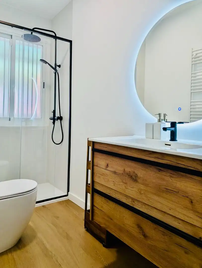 Bany de Apartament de lloguer en Madrid amb Calefacció, Parquet i Terrassa