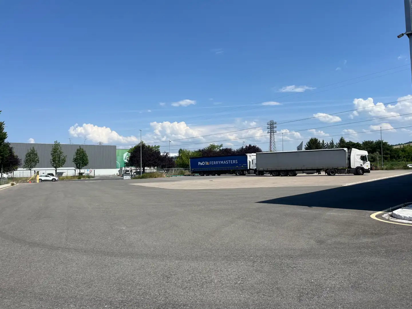 Vista exterior de Nau industrial en venda en Vitoria - Gasteiz amb Calefacció i Alarma