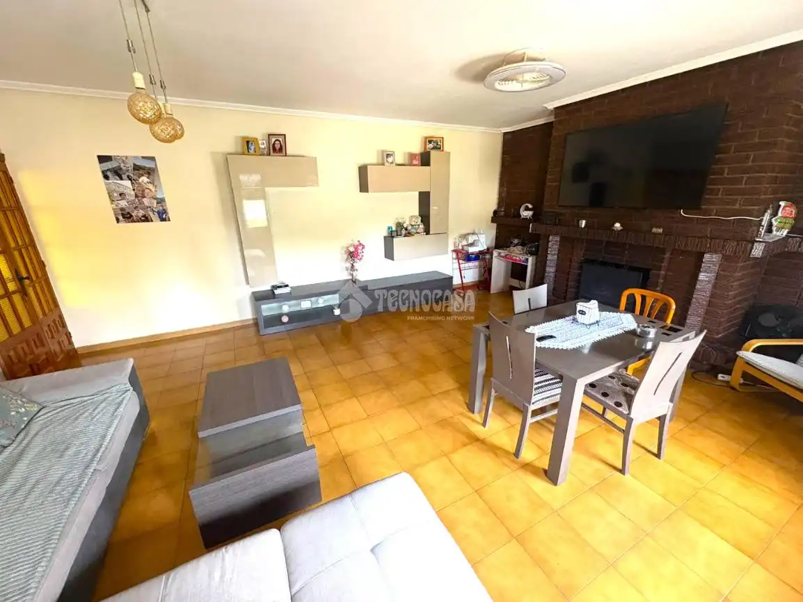 Sala d'estar de Casa o xalet en venda en Zaragoza amb Aire condicionat, Calefacció i Terrassa