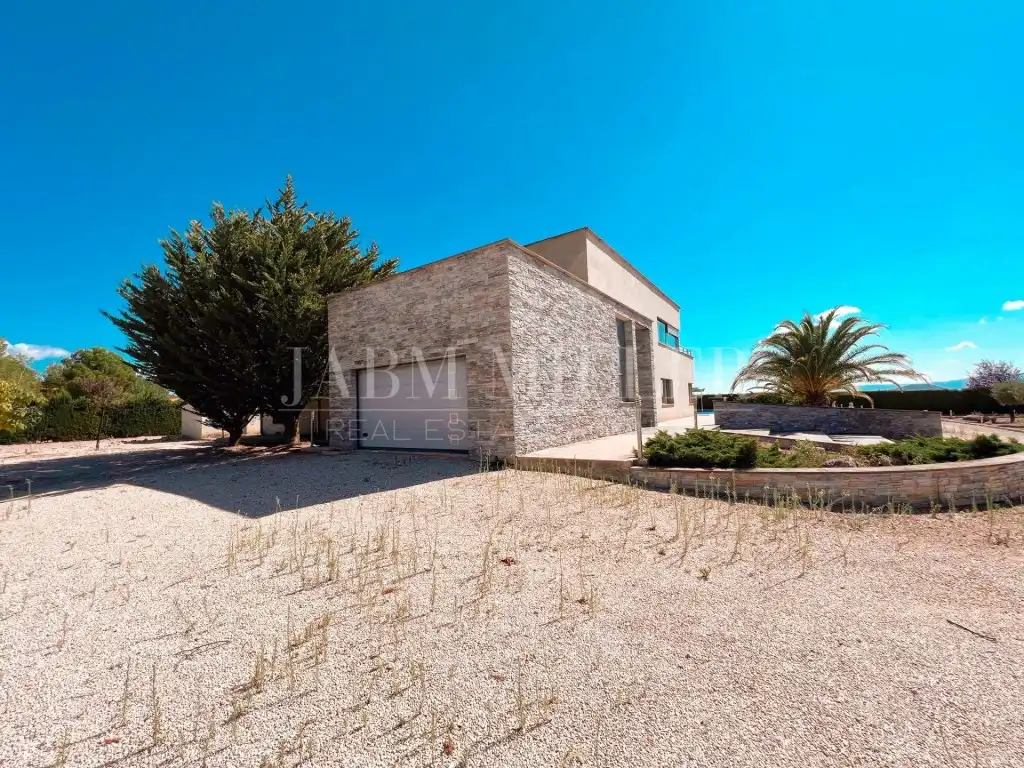 Vista exterior de Casa o xalet en venda en Yecla amb Aire condicionat, Calefacció i Jardí privat