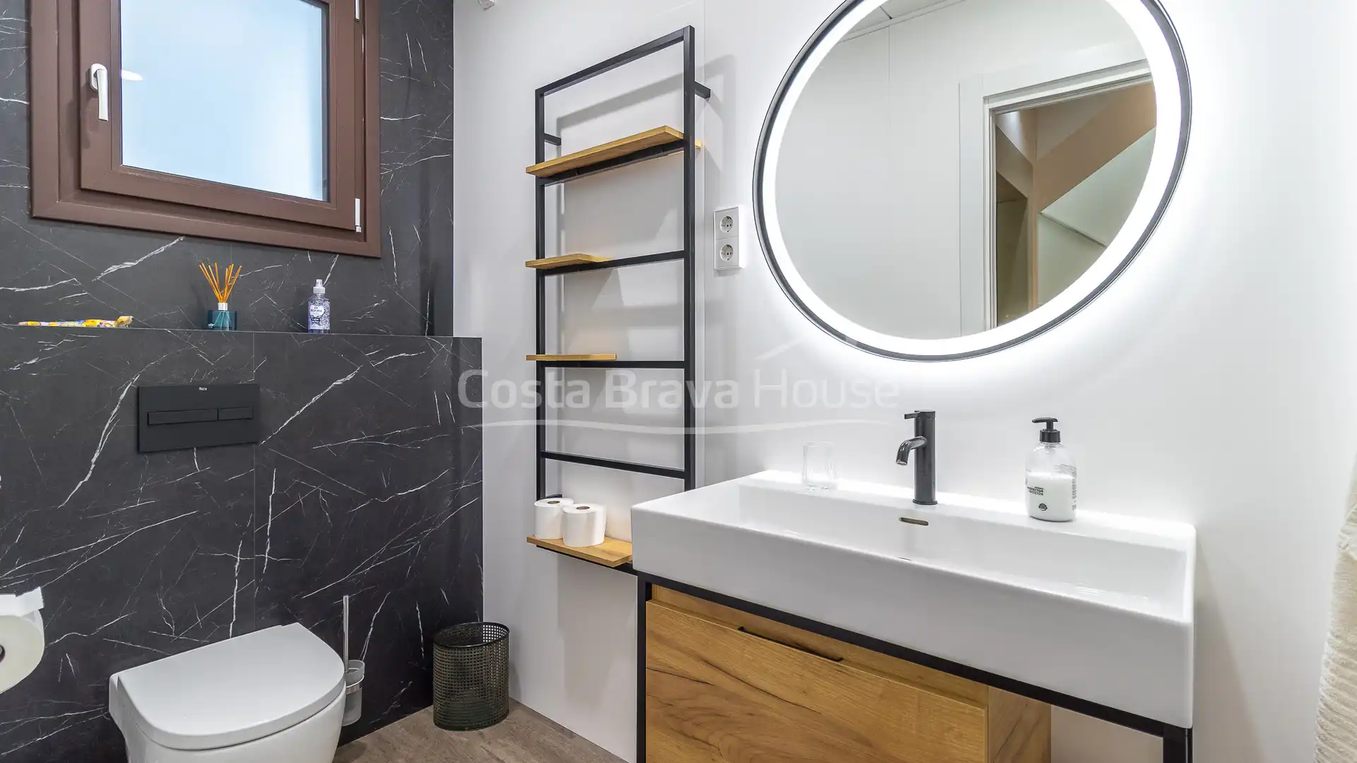 Bathroom of Houses for sale in Begur  with Air Conditioner, Heating and Private garden