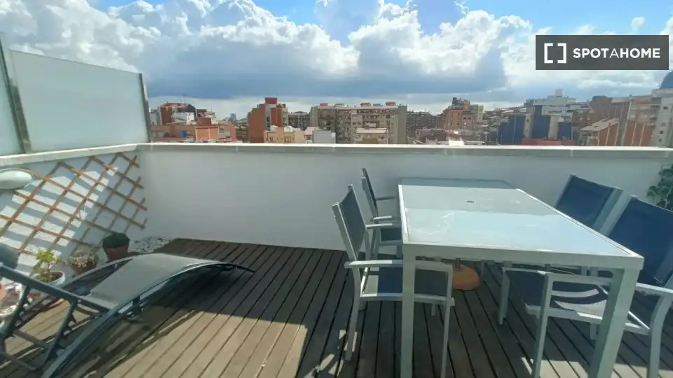 Appartamento con terrazza in affitto a Sant Martí, imagen 3