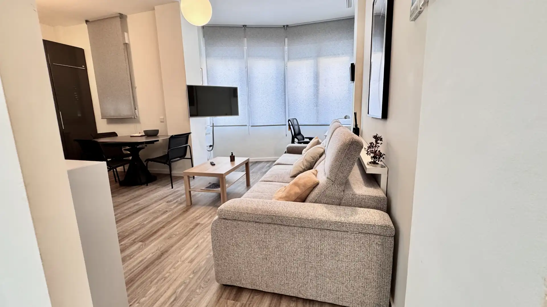 Living room of Apartments for sale in Valencia  with Air Conditioner, Heating and Parquet flooring