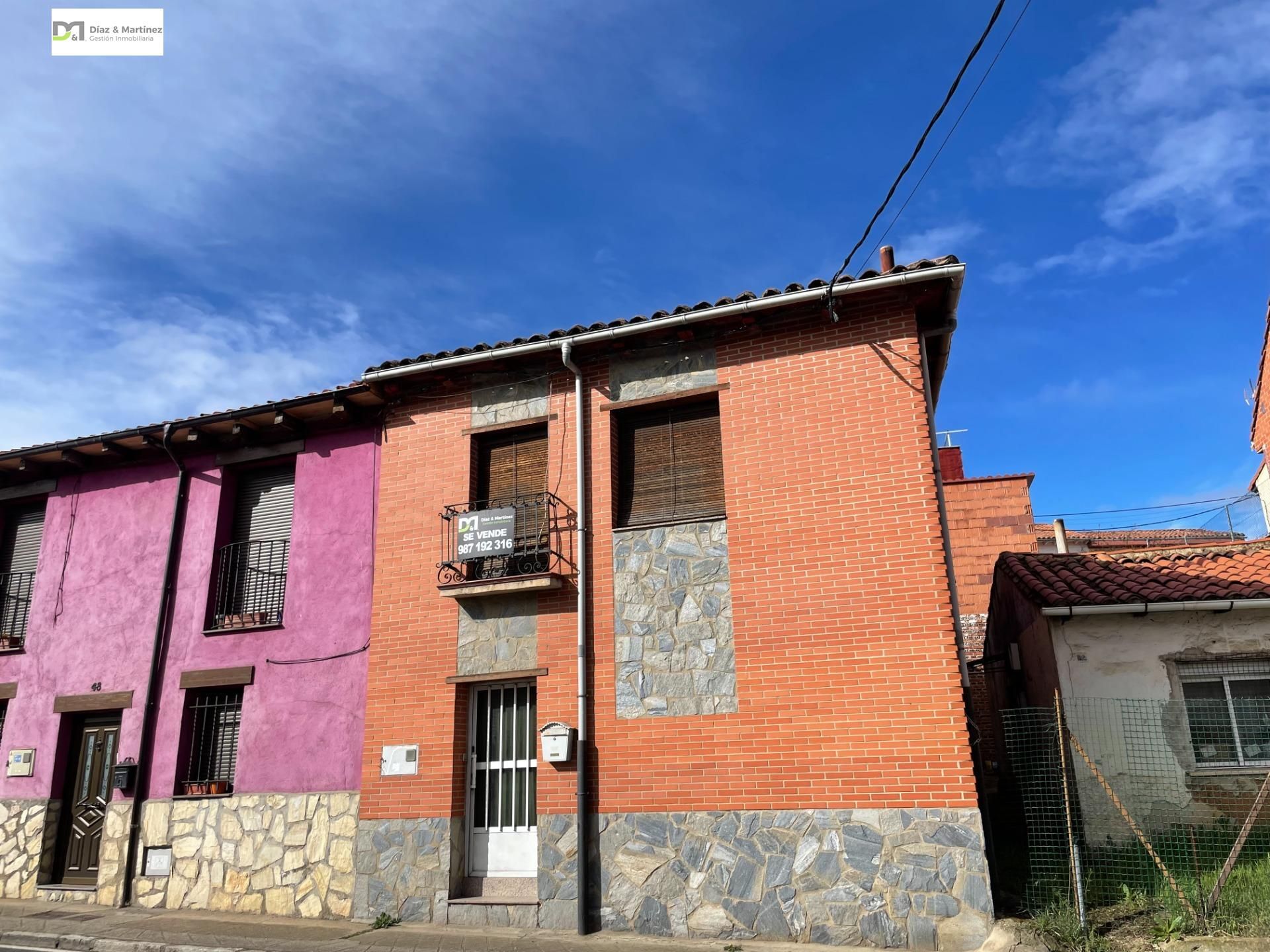 Exterior view of House or chalet for sale in León Capital   with Heating