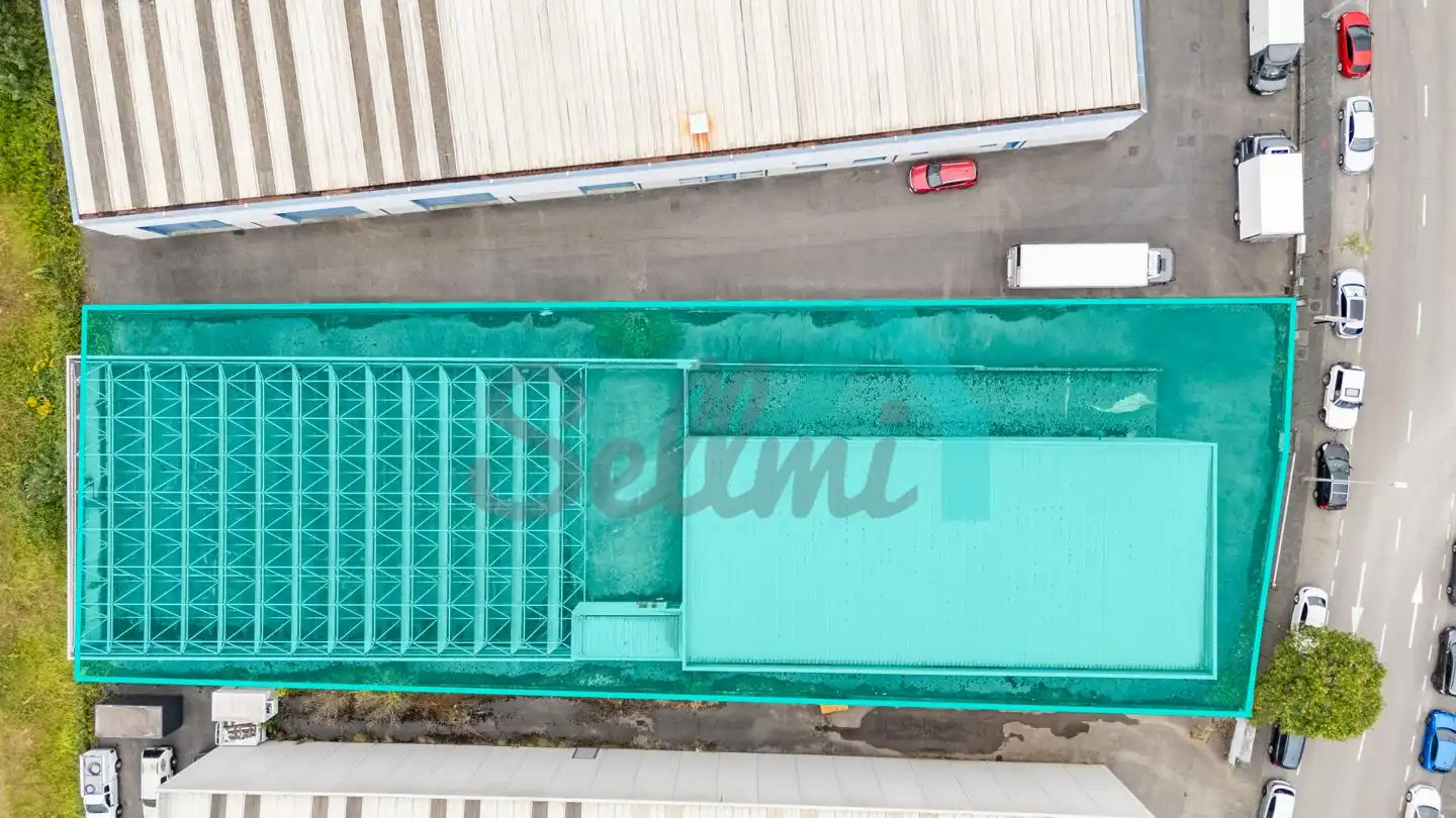 Piscina de Nave industrial en venta en Oviedo 