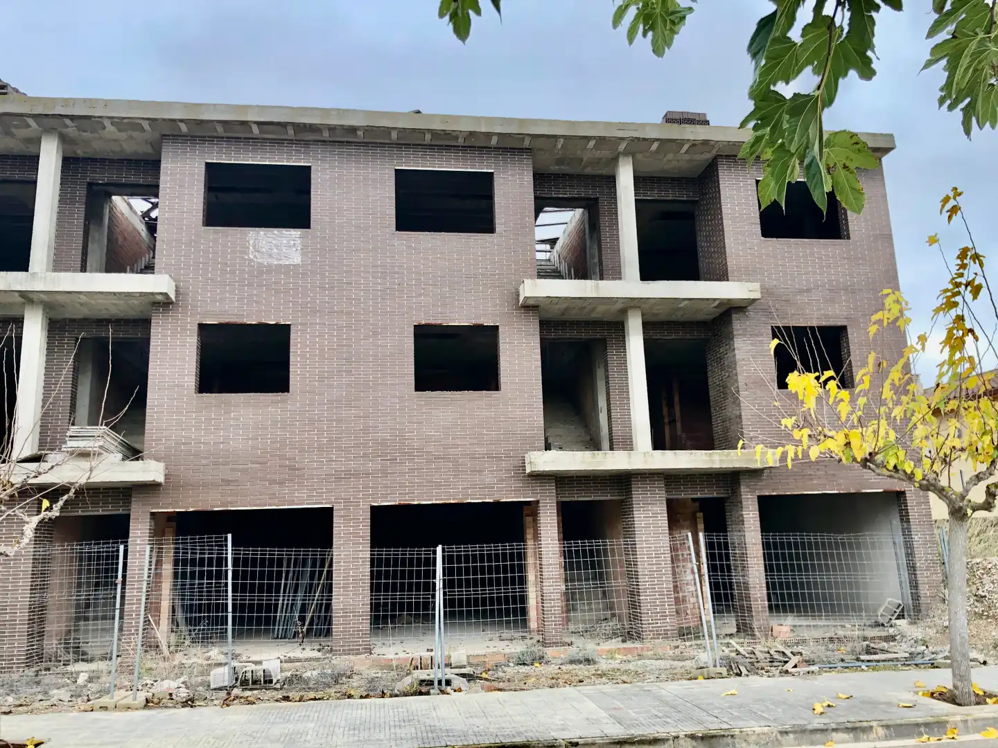 Vista exterior de Casa adosada en venda en Ascó amb Jardí privat, Terrassa i Balcó