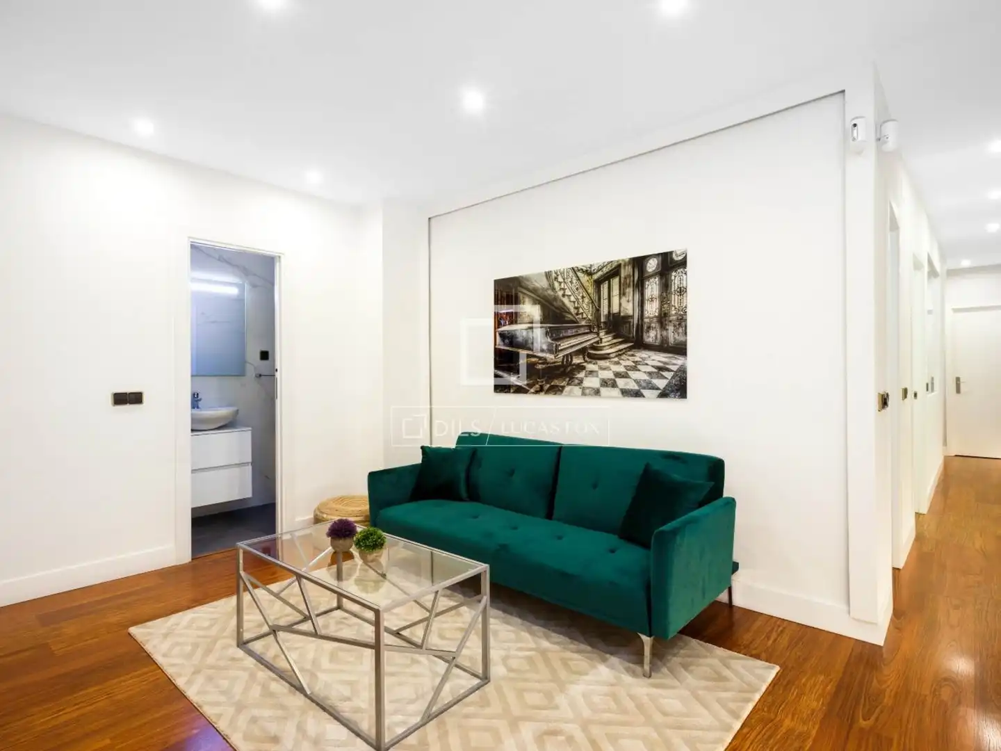 Living room of Flat for rent in Madrid  with Air Conditioner, Heating and Furnished