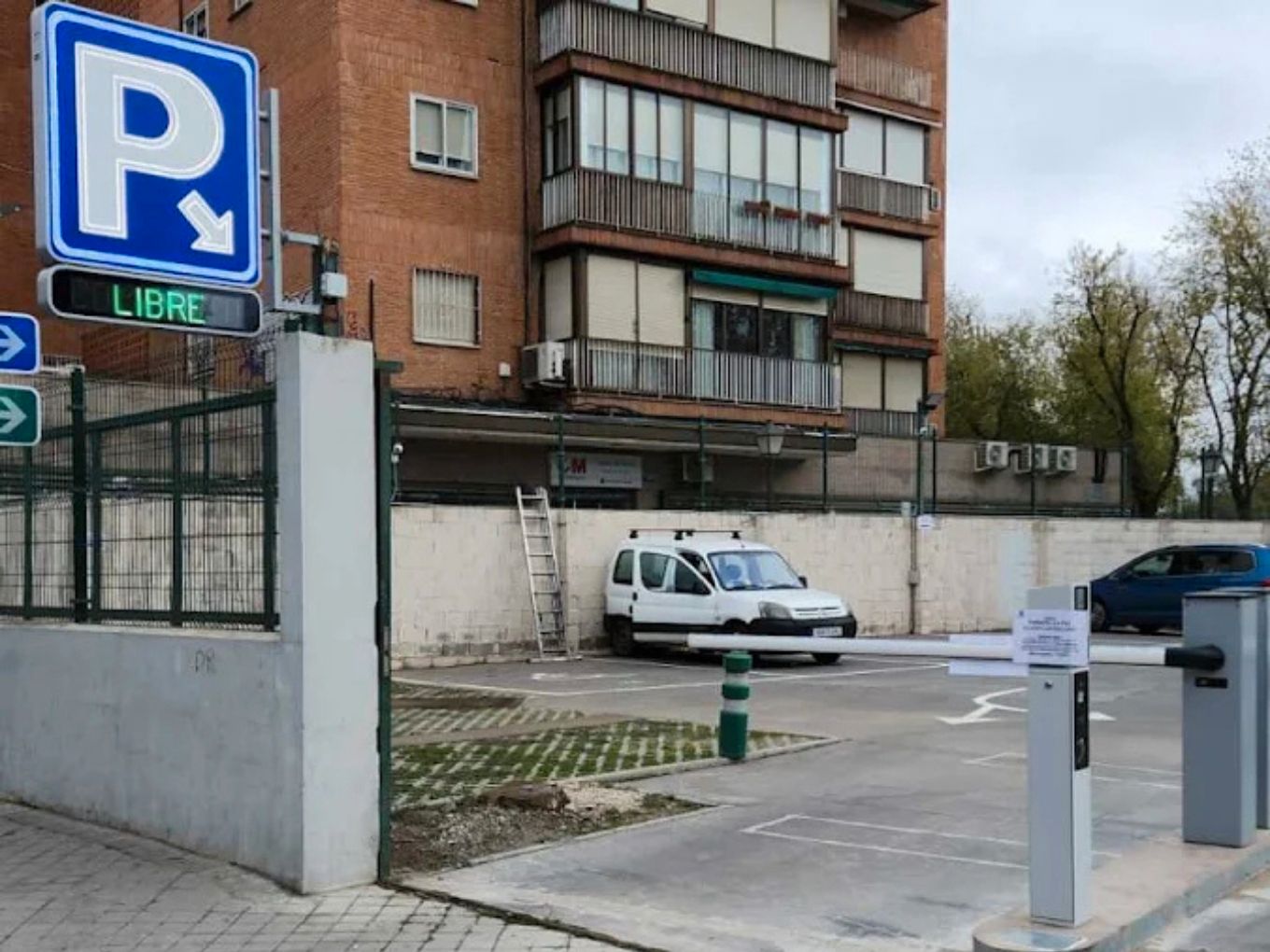 Aparcament de Garatge de lloguer en  Madrid Capital amb Alarma