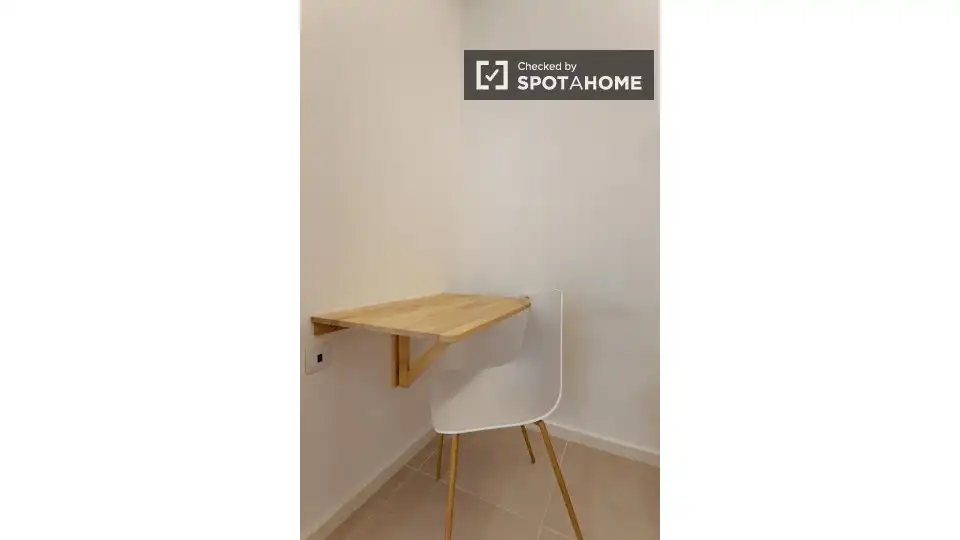 Appartamento con terrazza in affitto a L'Eixample, imagen 10