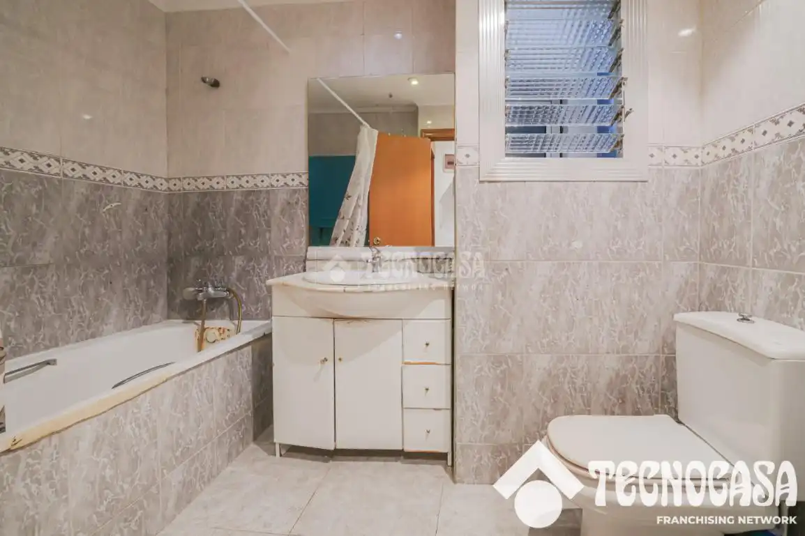 Bathroom of Flat for sale in Viladecans