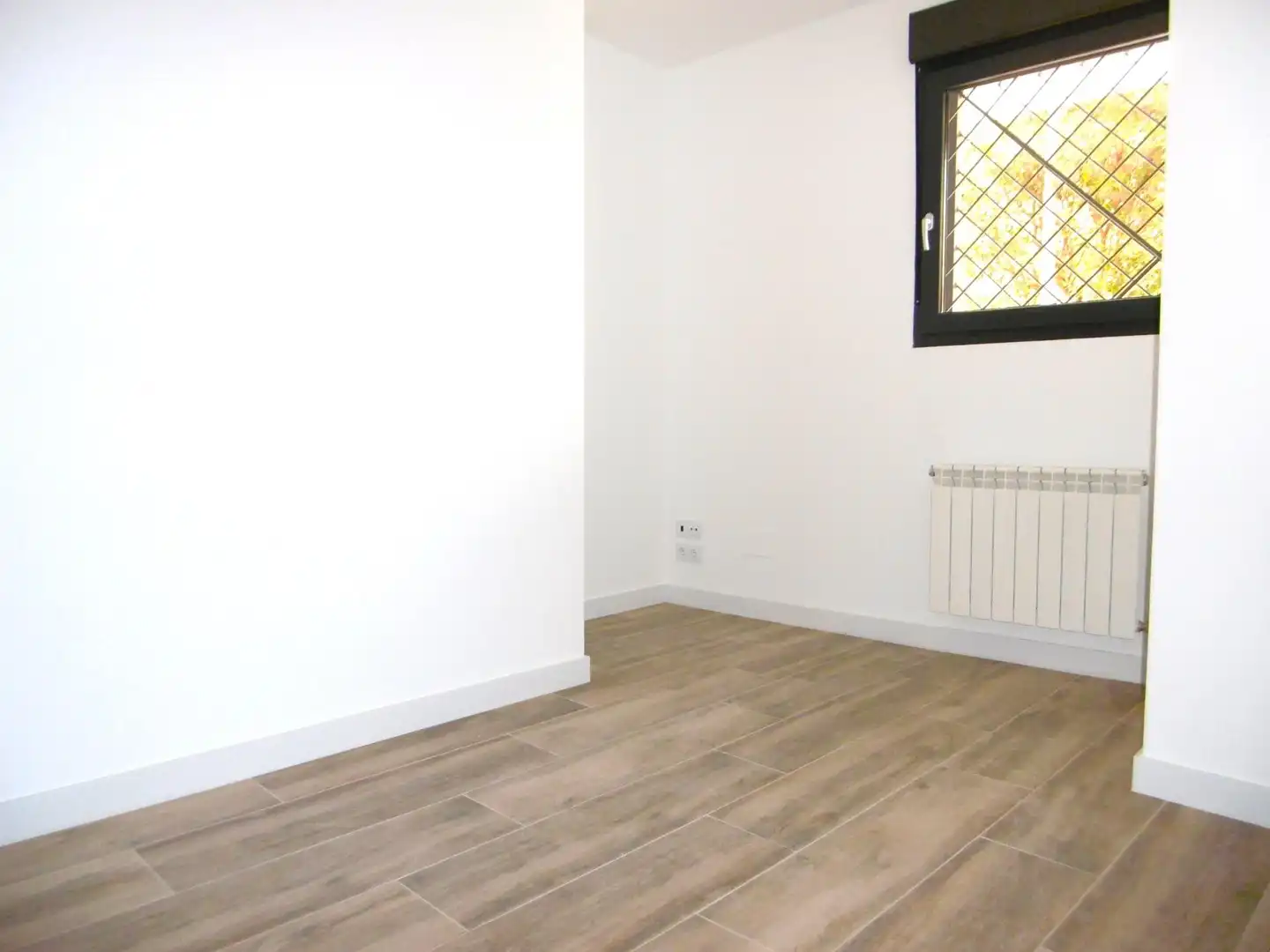 Schlafzimmer von Erdgeschoss zum Verkauf in Valladolid mit Klimaanlage und Heizung
