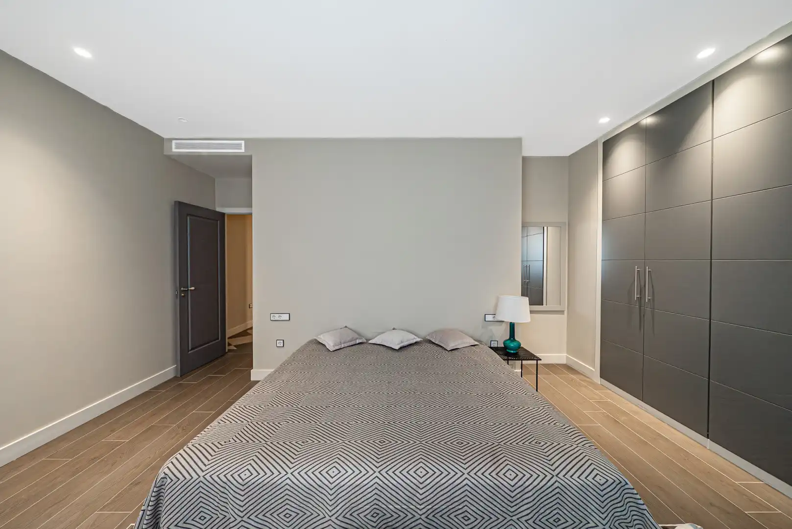 Dormitori de Casa o xalet en venda en Benahavís amb Aire condicionat, Jardí privat i Terrassa