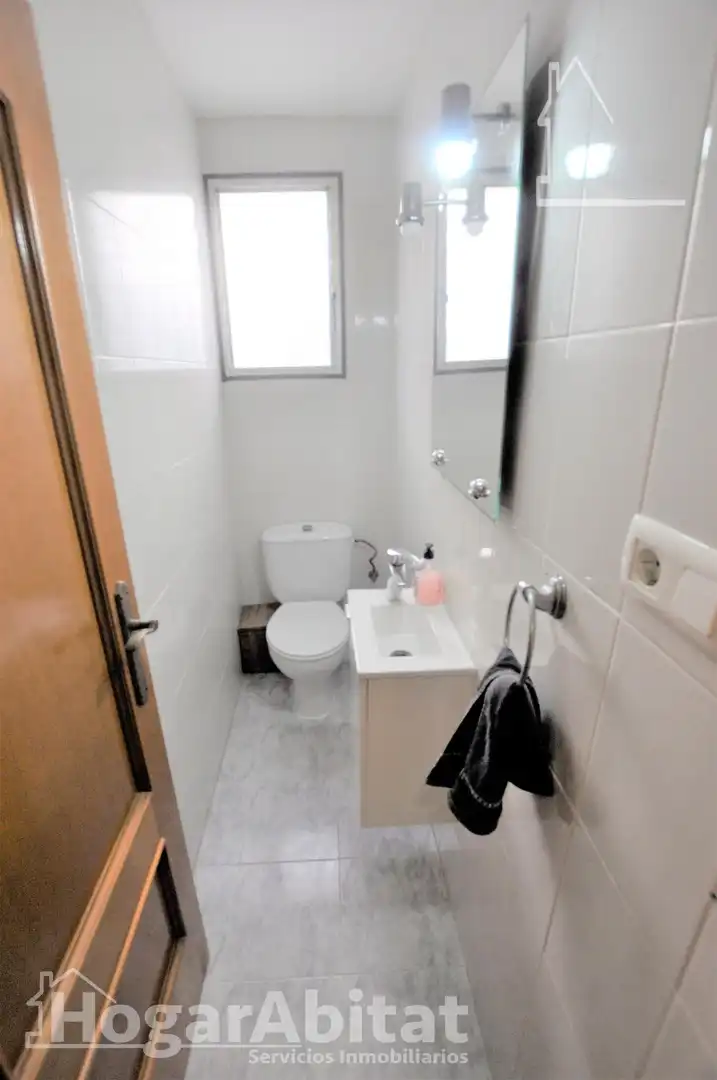 Bathroom of Flat for sale in Valencia  with Heating, Furnished and Balcony