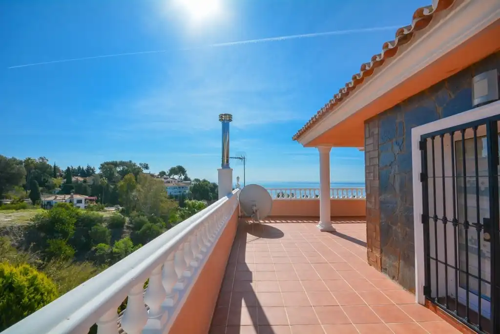Exterior view of Houses for sale in Benalmádena  with Air Conditioner, Private garden and Terrace